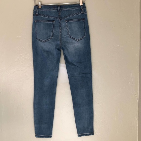 FREE PEOPLE Women's Medium Wash Straight Leg Simple Staple Skinny Jeans sz 25 - Picture 4 of 5